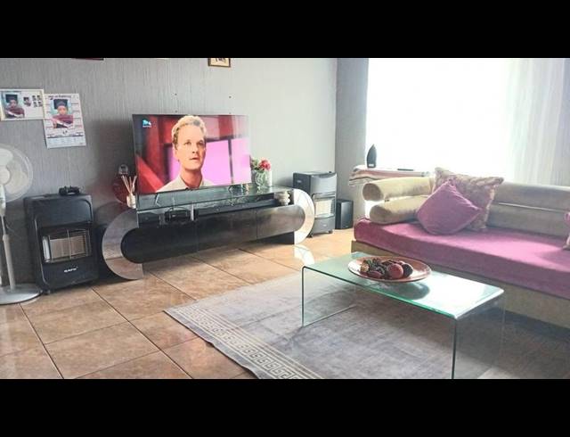 2 BEDROOM APARTMENT FOR SALE IN LYNDHURST ESTATES